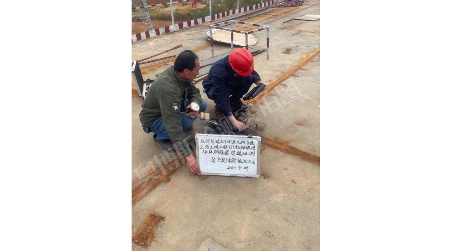 云南，紅河州建水至元陽高速公路土建工程，螞蝗塘匝道鋼箱梁焊縫檢測現(xiàn)場作業(yè)